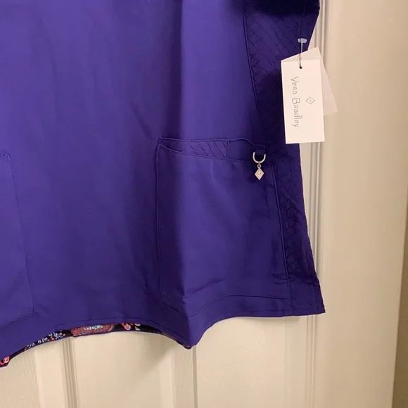 Vera Bradley scrub top Purple top LARGE - Picture 3 of 4